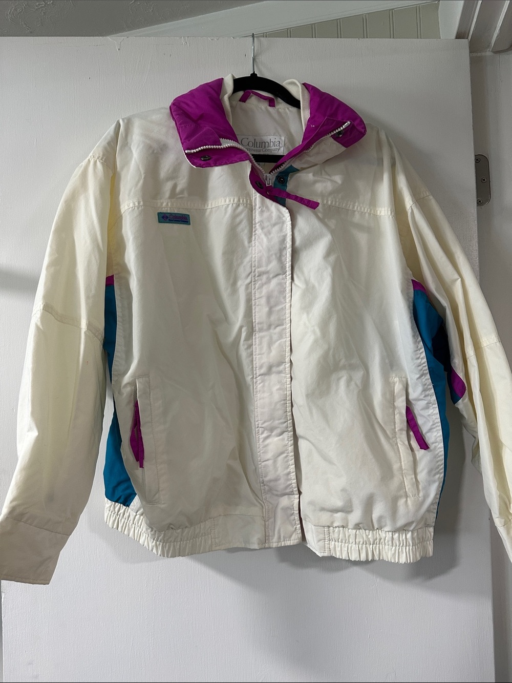 Columbia Women’s Cream bugaboo Ski Jacket with Pink and Teal Accents 046